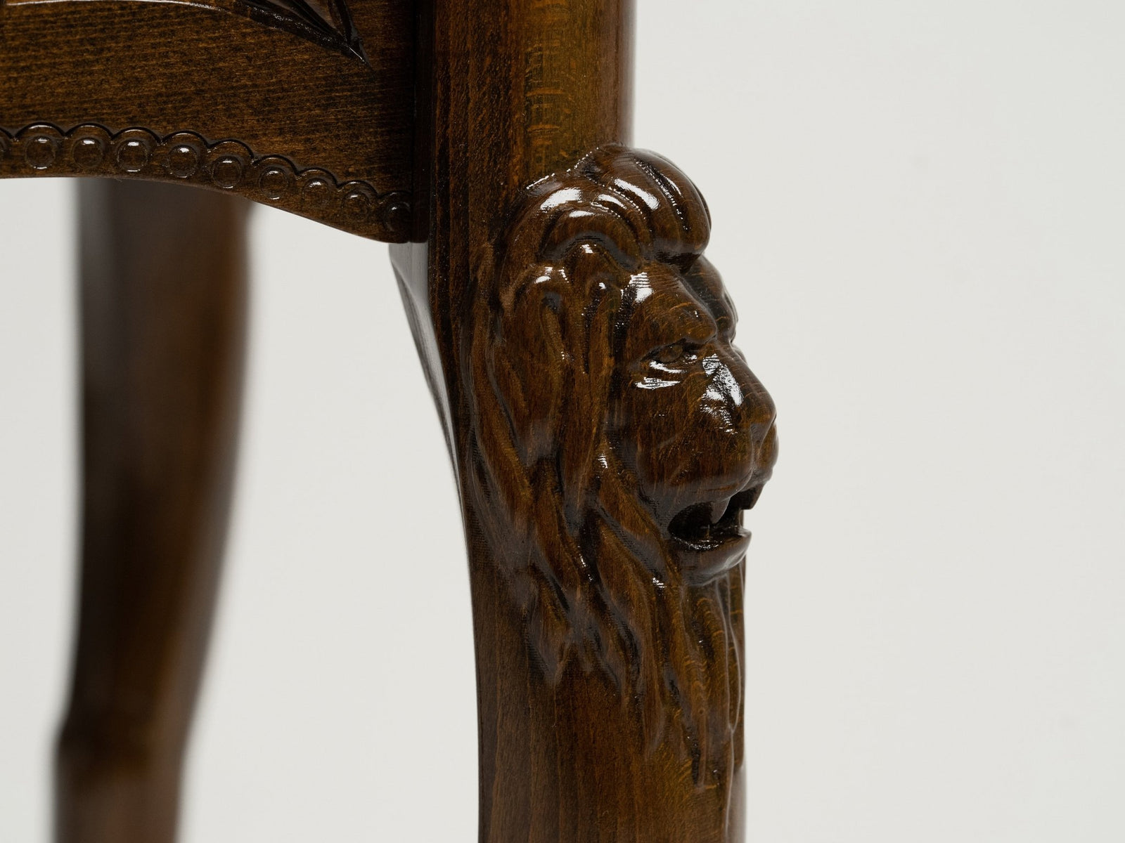 Luxurious Chess Table - Lion - Unumperfectus