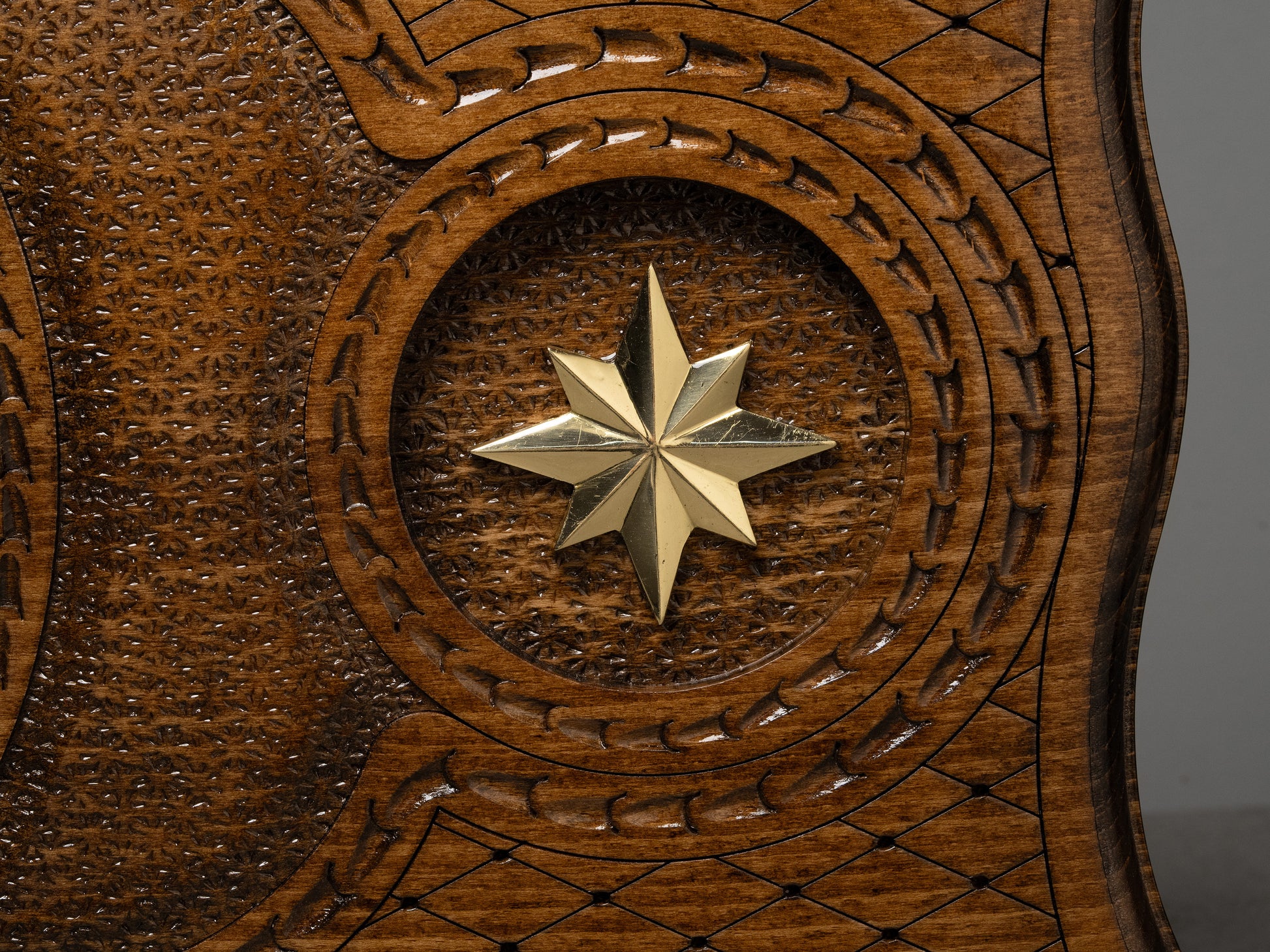 Luxury Backgammon Set – Carved Octagon Design - Unumperfectus