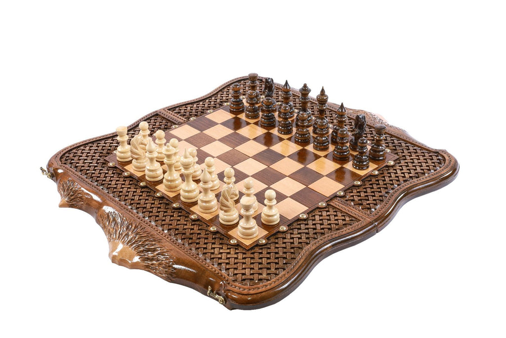 Chess-backgammon with braid-pattern with copyrighted Mount - Unumperfectus