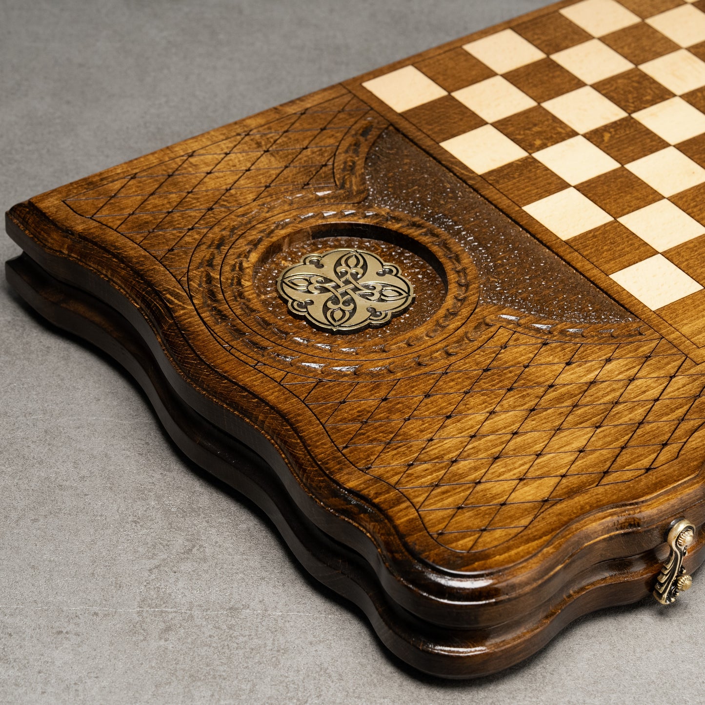 Luxury Backgammon Set – Ornate Design with Bronze Details - Unumperfectus