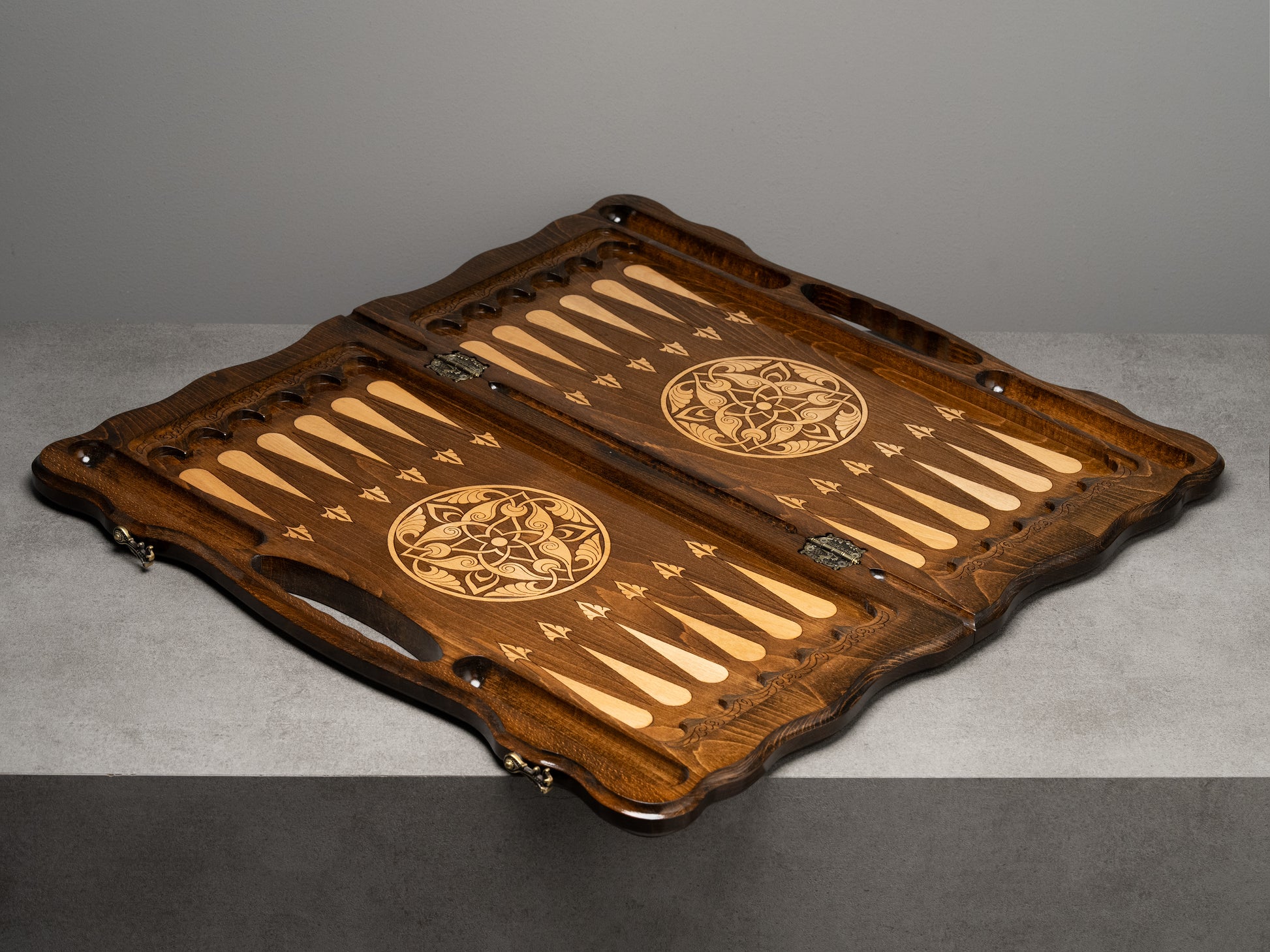 Luxury Backgammon Set – Majestic Lion Design with Bronze Details - Unumperfectus