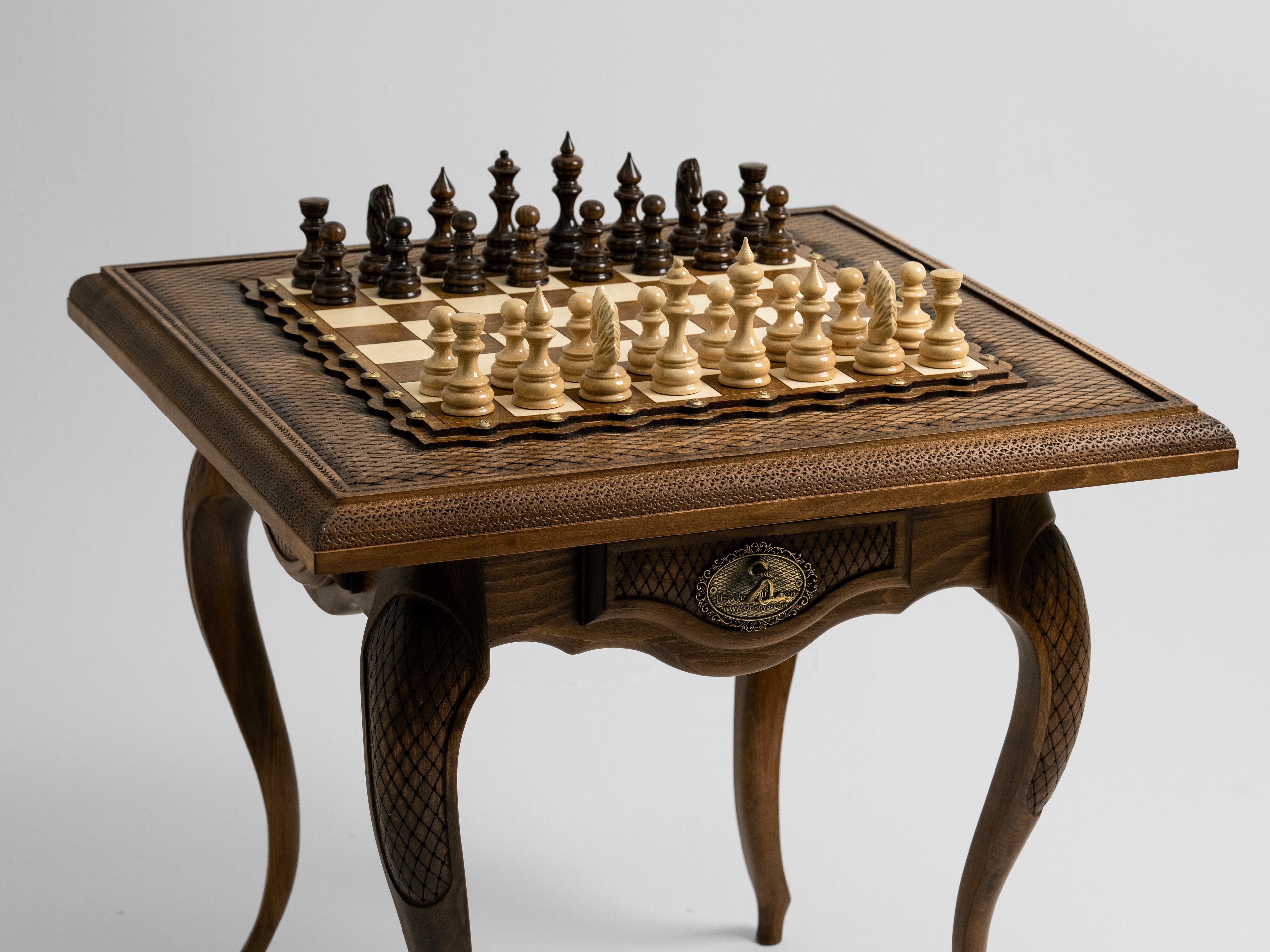 Handcrafted Wooden Chess Table - Unumperfectus