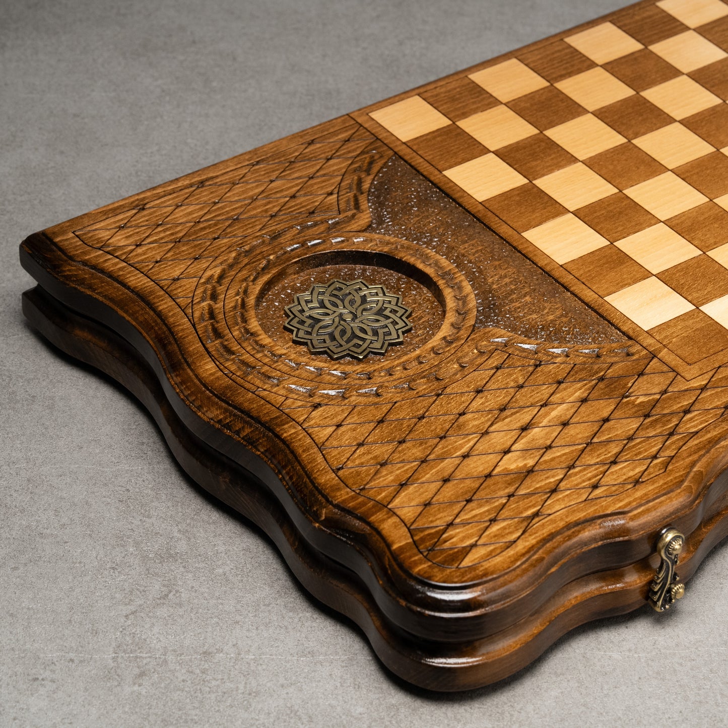 Luxury Backgammon Set – Ornate Carved Design - Unumperfectus