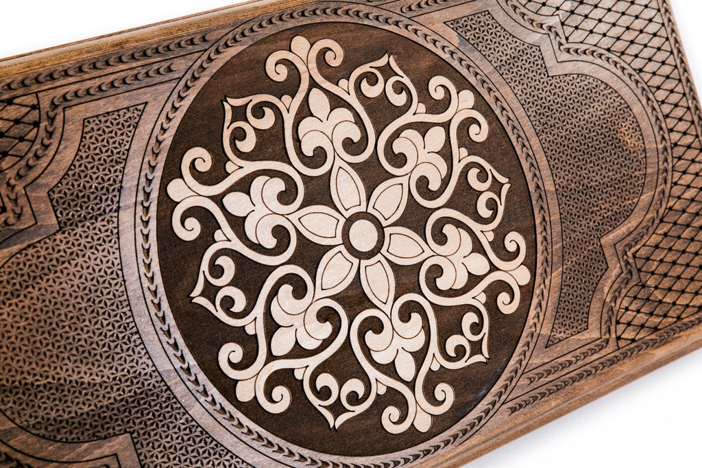 The interior view of the open Hrachya Ohanyan snowflake set highlighting the smooth wood grain and professional-grade playing surface.