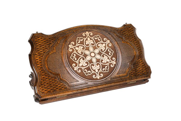 Snowflake backgammon set closed, pale snowflake on a stippled round panel, scalloped contour edge, 23.6 inch / 60 cm