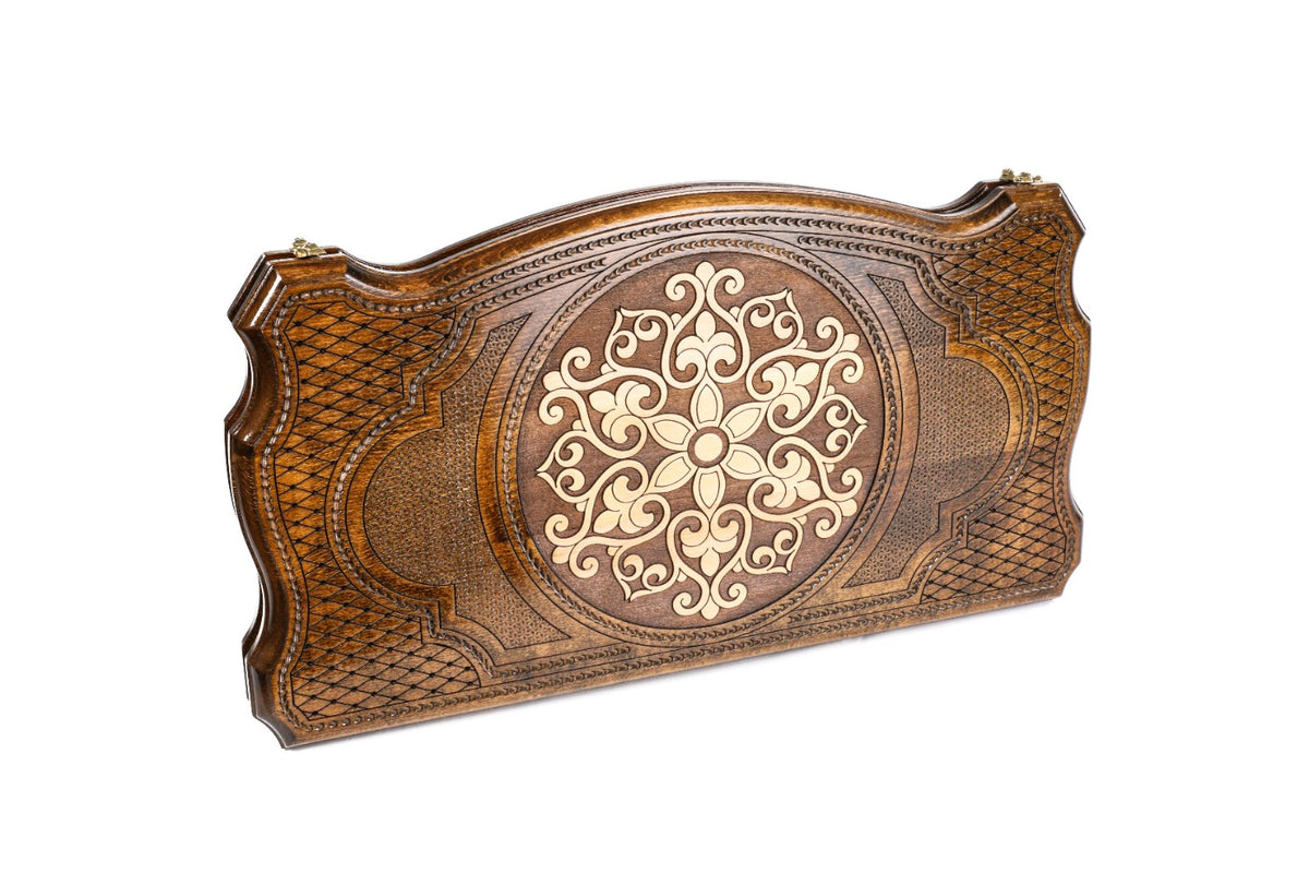 Snowflake backgammon set closed, front view of the lattice lid with the pale round panel