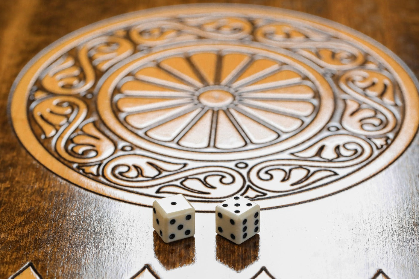 Backgammon Board - Handcrafted Classic Wooden Design - Unumperfectus