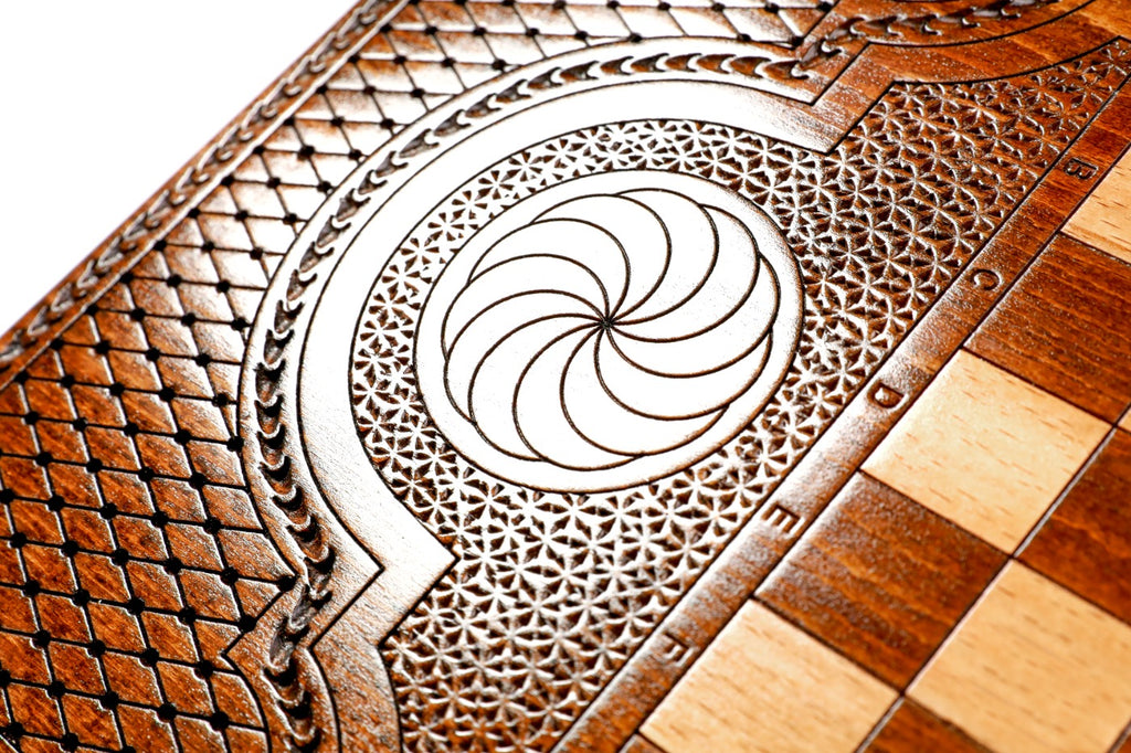 Luxury Lion Backgammon Set – Handcrafted Wooden Board with Lion Design - Unumperfectus
