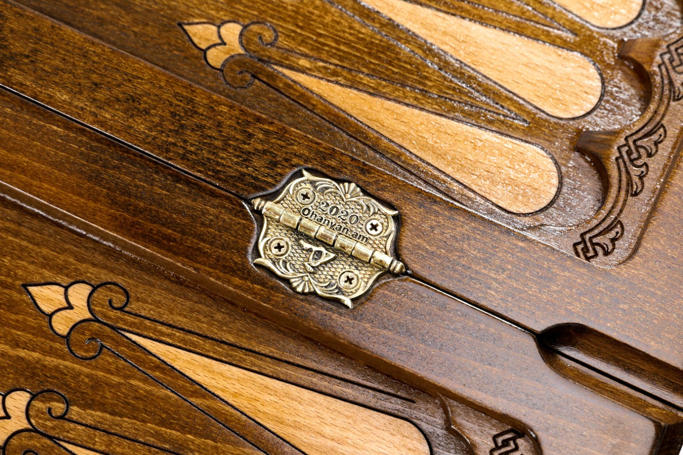 Backgammon Board - Pomegranate Wooden Design