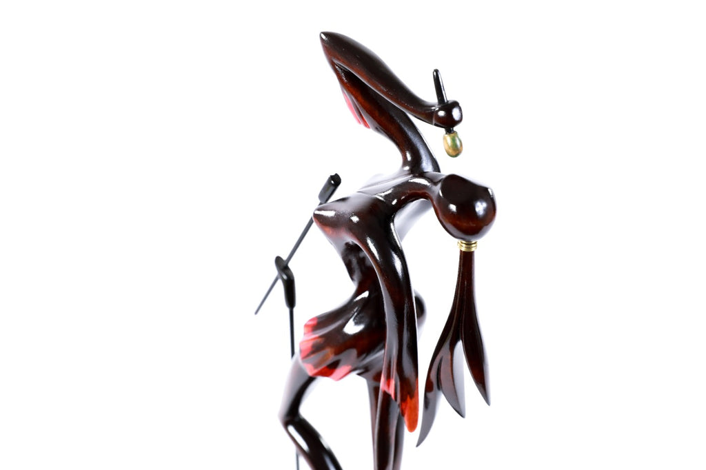 Singer sculpture in carved wood — side view