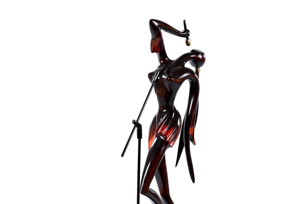 Singer wooden sculpture, 18.1" / 46 cm — full view