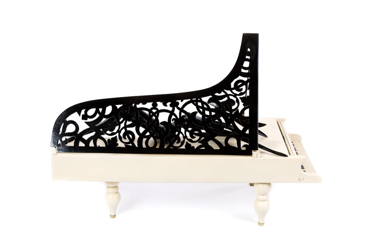 Wooden sculpture of a lady at the piano — close-up