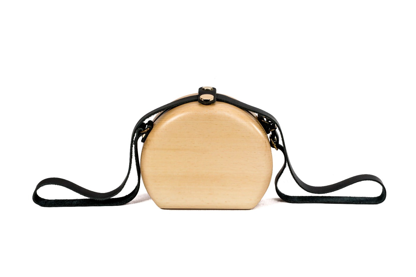 Round wooden handbag in natural wood — detail view