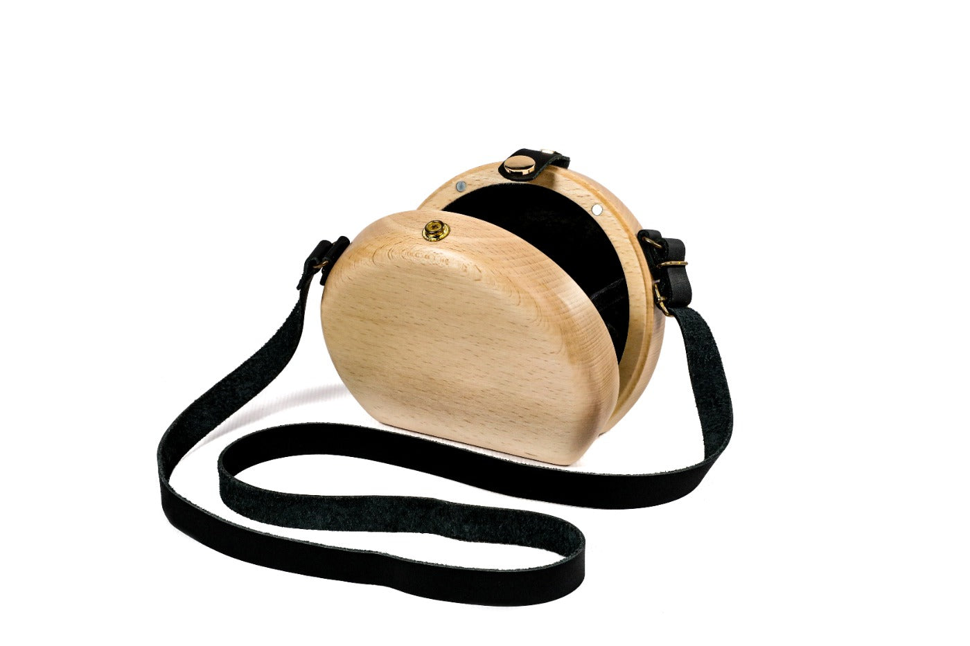 Round wooden bag in natural wood — angle view