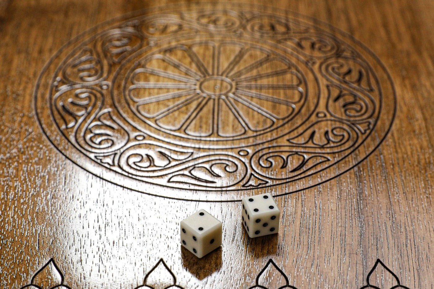 Backgammon Board - Ornamental Heritage Wooden Design - Unumperfectus