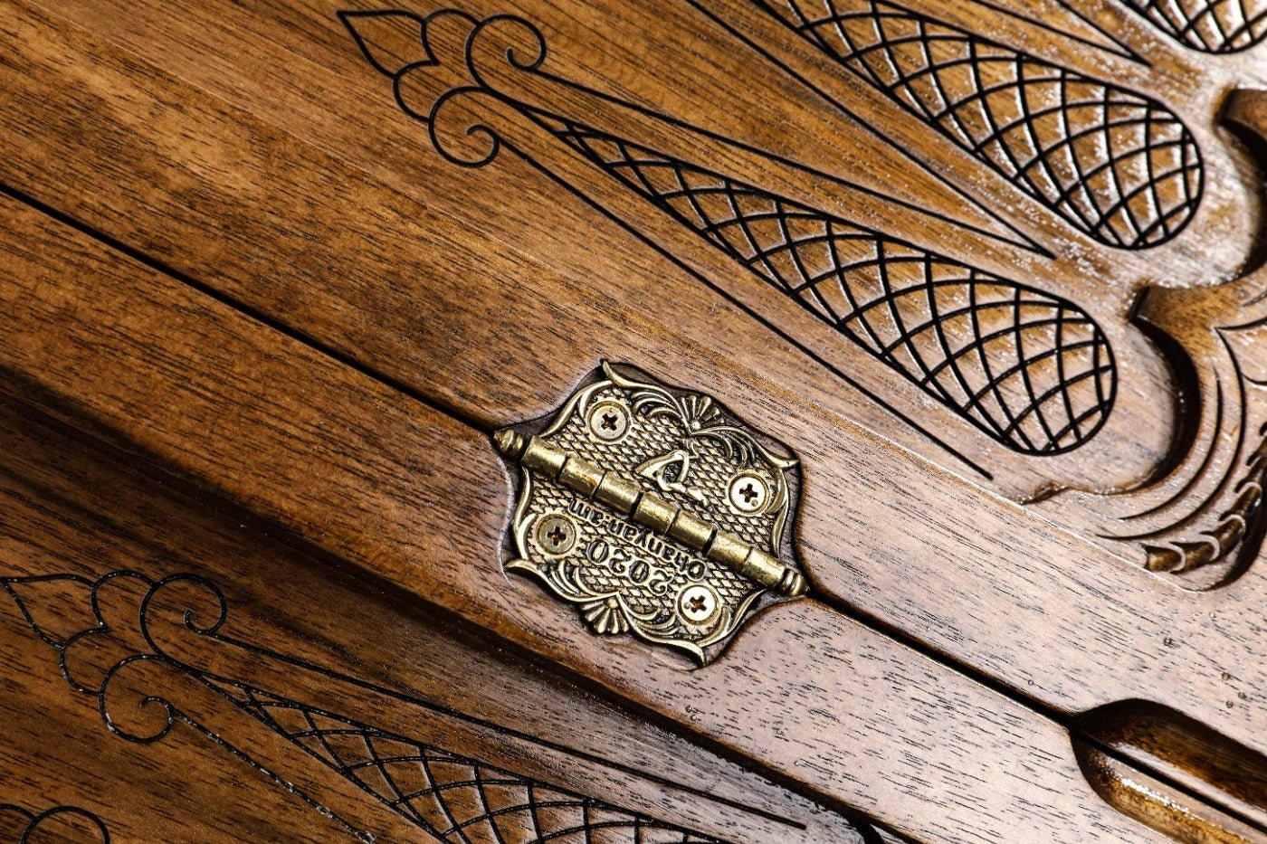 Backgammon Board - Ornamental Heritage Wooden Design - Unumperfectus