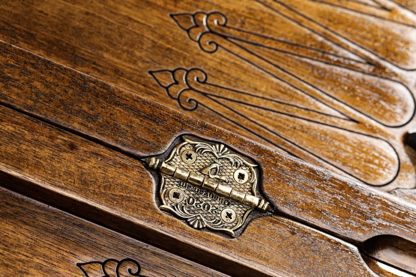 Backgammon Board - Garni & Geghard Classic Wooden Design - Unumperfectus