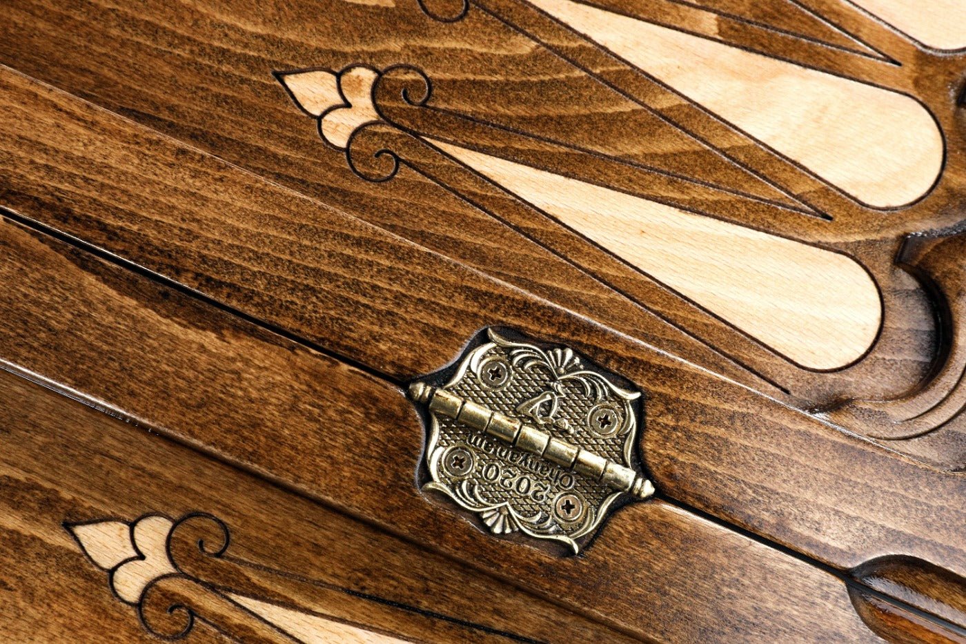Backgammon Board - Eagle’s Nest Classic Wooden Design - Unumperfectus