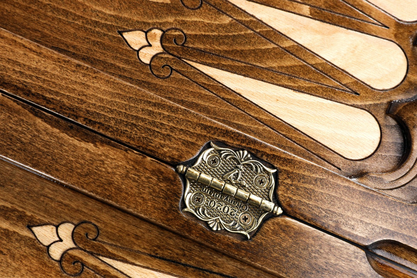 Backgammon Board - Eagle’s Nest Classic Wooden Design