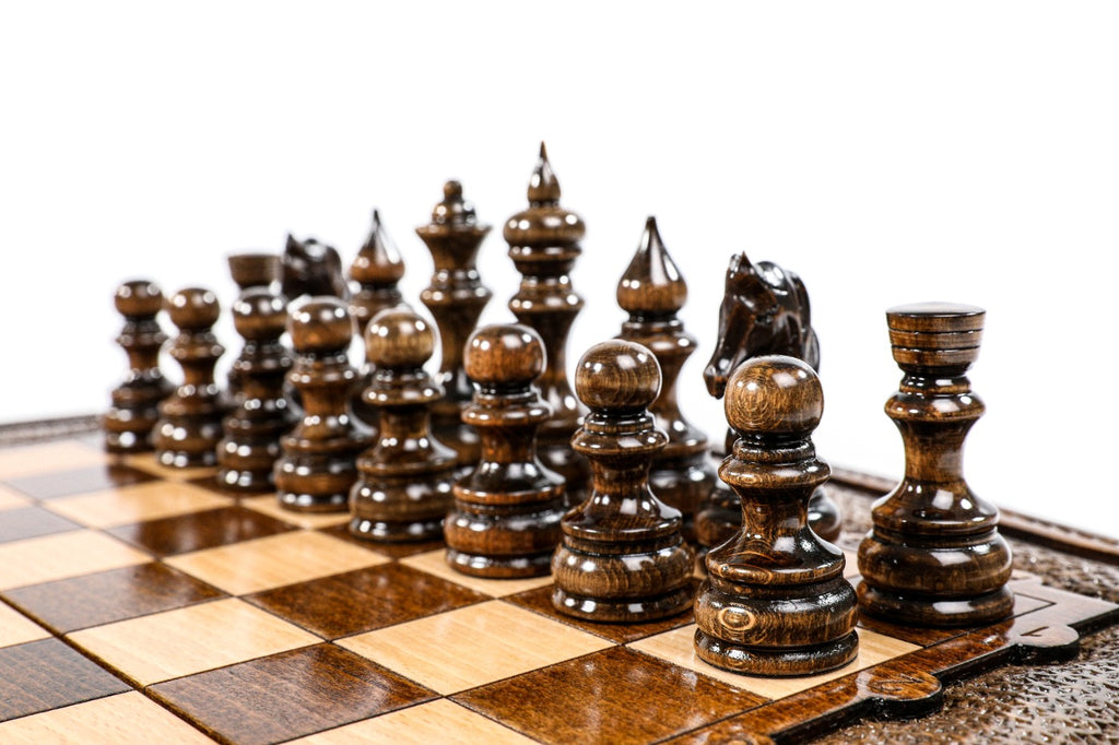 Chess Set with Contour Outline – Unique Wooden Chess Board - Unumperfectus