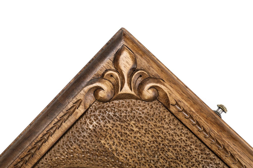 Backgammon Board - Ornamental Bas-Relief Wooden Design - Unumperfectus