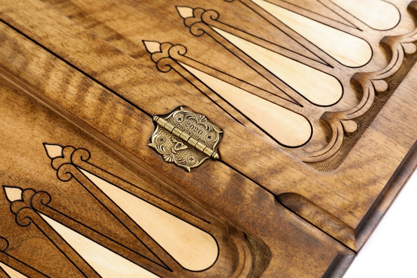 Backgammon Board - Ornamental Bas-Relief Wooden Design - Unumperfectus