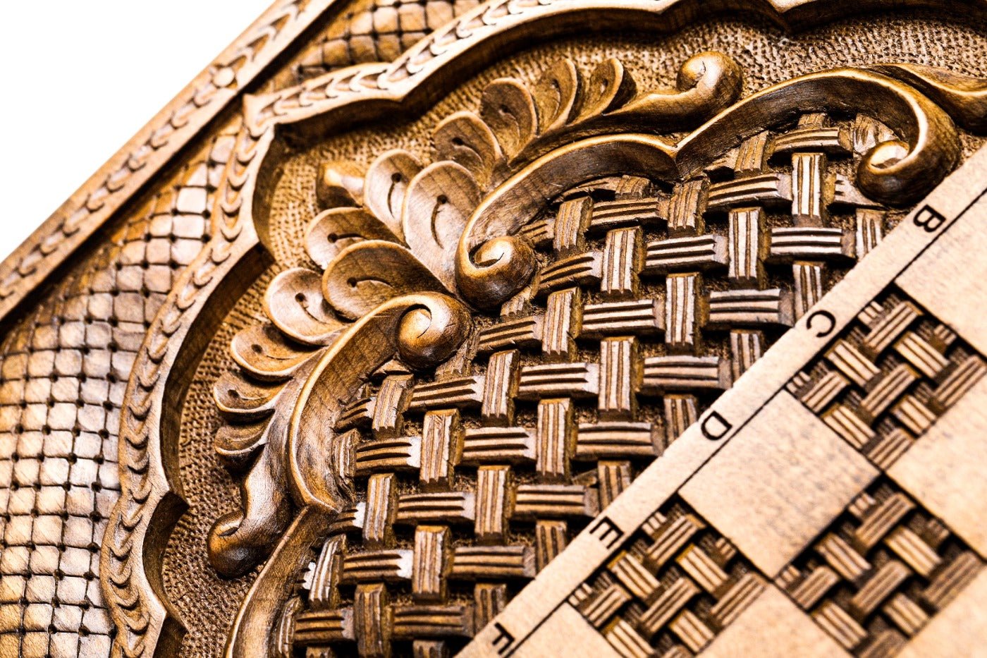 Backgammon Board - Ornamental Bas-Relief Wooden Design - Unumperfectus