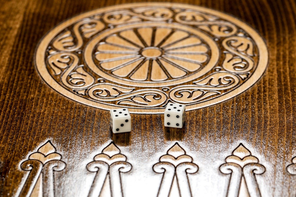 Backgammon Board - Ornamental Snowflake & Sacred Arch Wooden Design - Unumperfectus