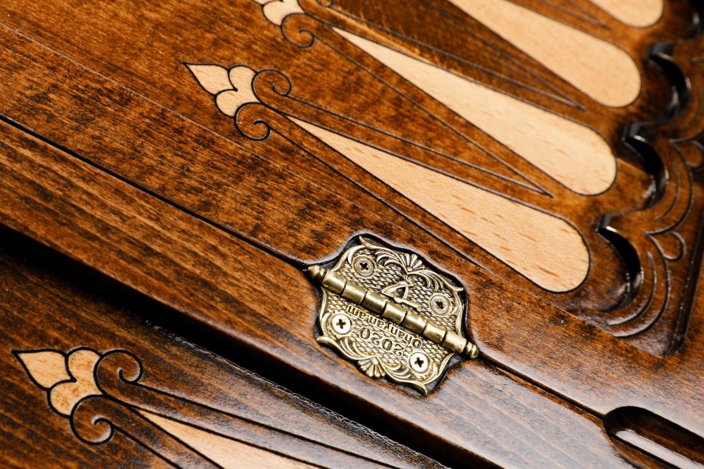Backgammon Board - Pomegranate & Grapes Wooden Design - Unumperfectus