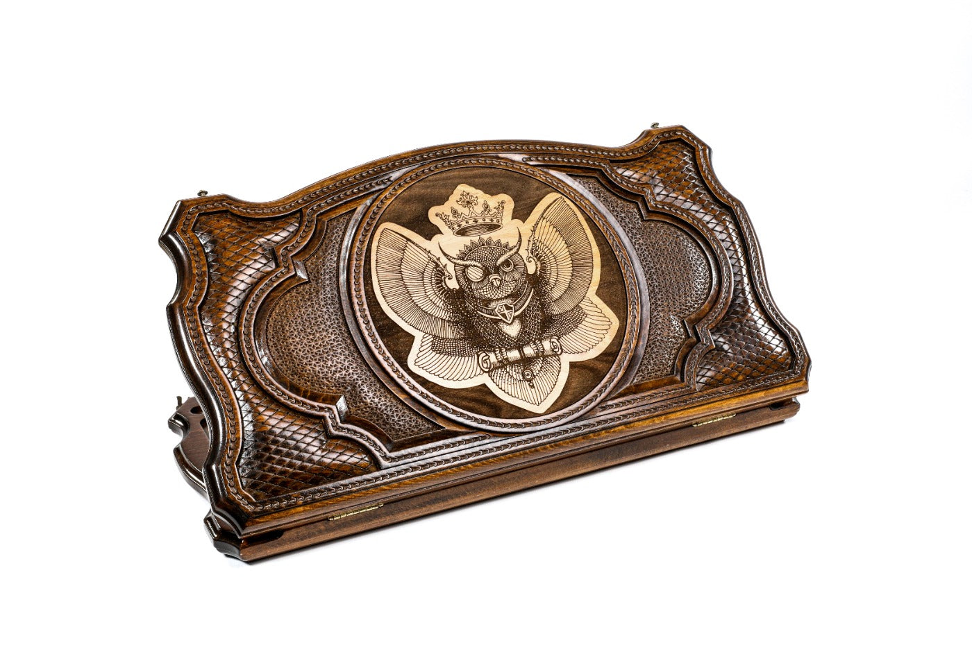 Closed Owl backgammon board featuring a detailed 3D hand-carved owl and copyrighted contour outline.