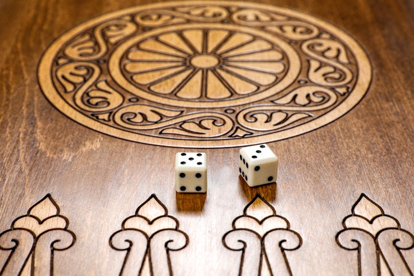Backgammon Board - Dagestan Coat of Arms Wooden Design - Unumperfectus