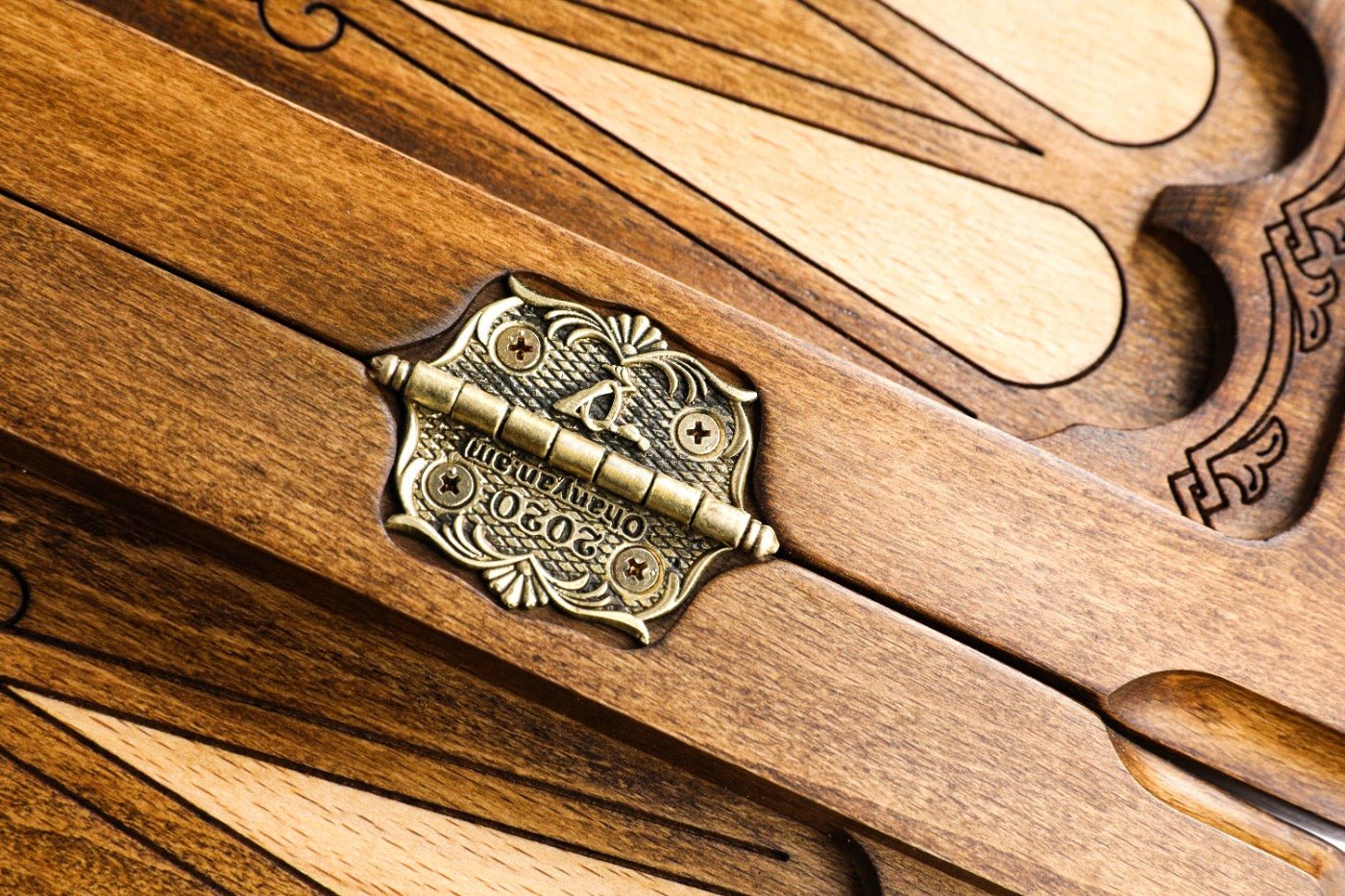 Backgammon Board - Dagestan Coat of Arms Wooden Design - Unumperfectus
