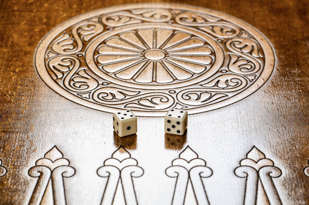 Luxury Carved Chess Set & Backgammon with Ornamental Braid Pattern - Unumperfectus
