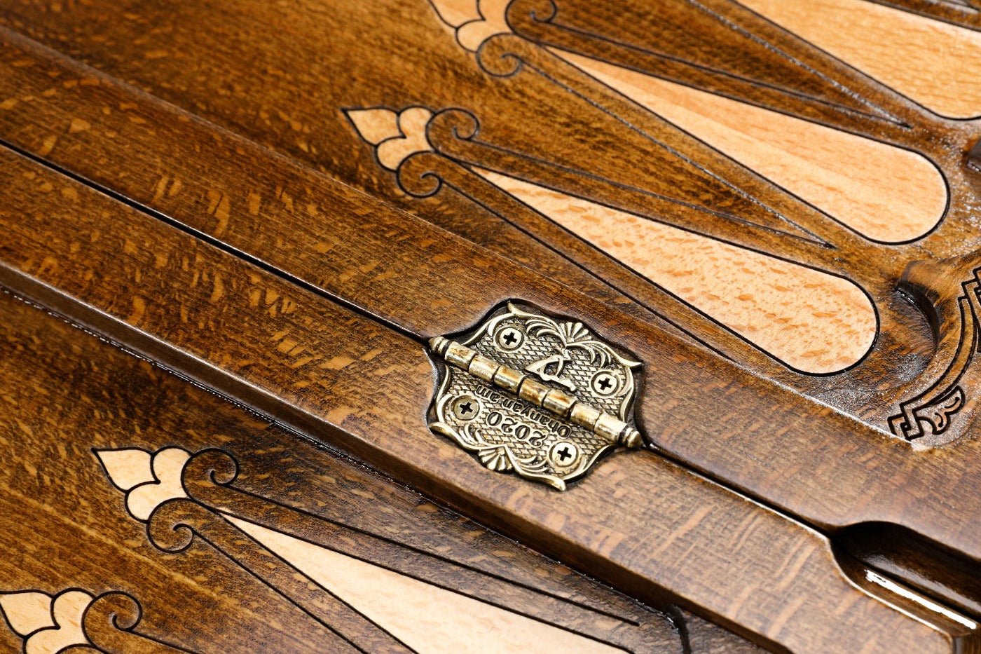 Backgammon Board - Uzbekistan Coat of Arms Wooden Design - Unumperfectus