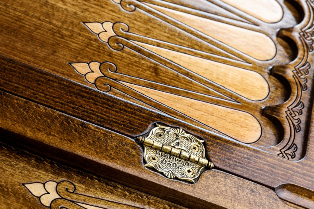Backgammon Board - Chechen Republic Coat of Arms Wooden Design - Unumperfectus