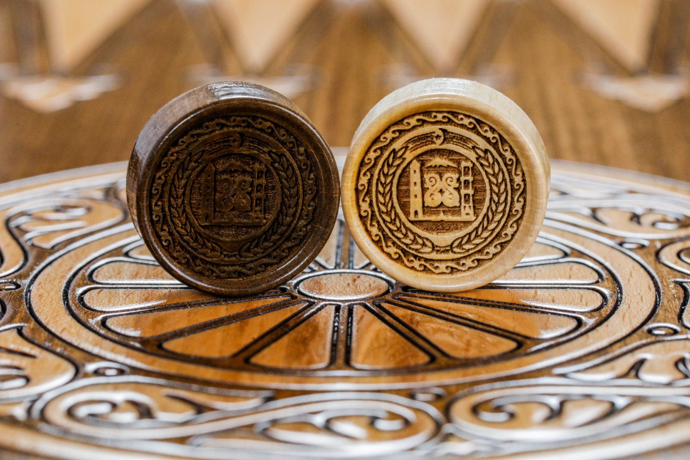 Backgammon Board - Chechen Republic Coat of Arms Wooden Design - Unumperfectus