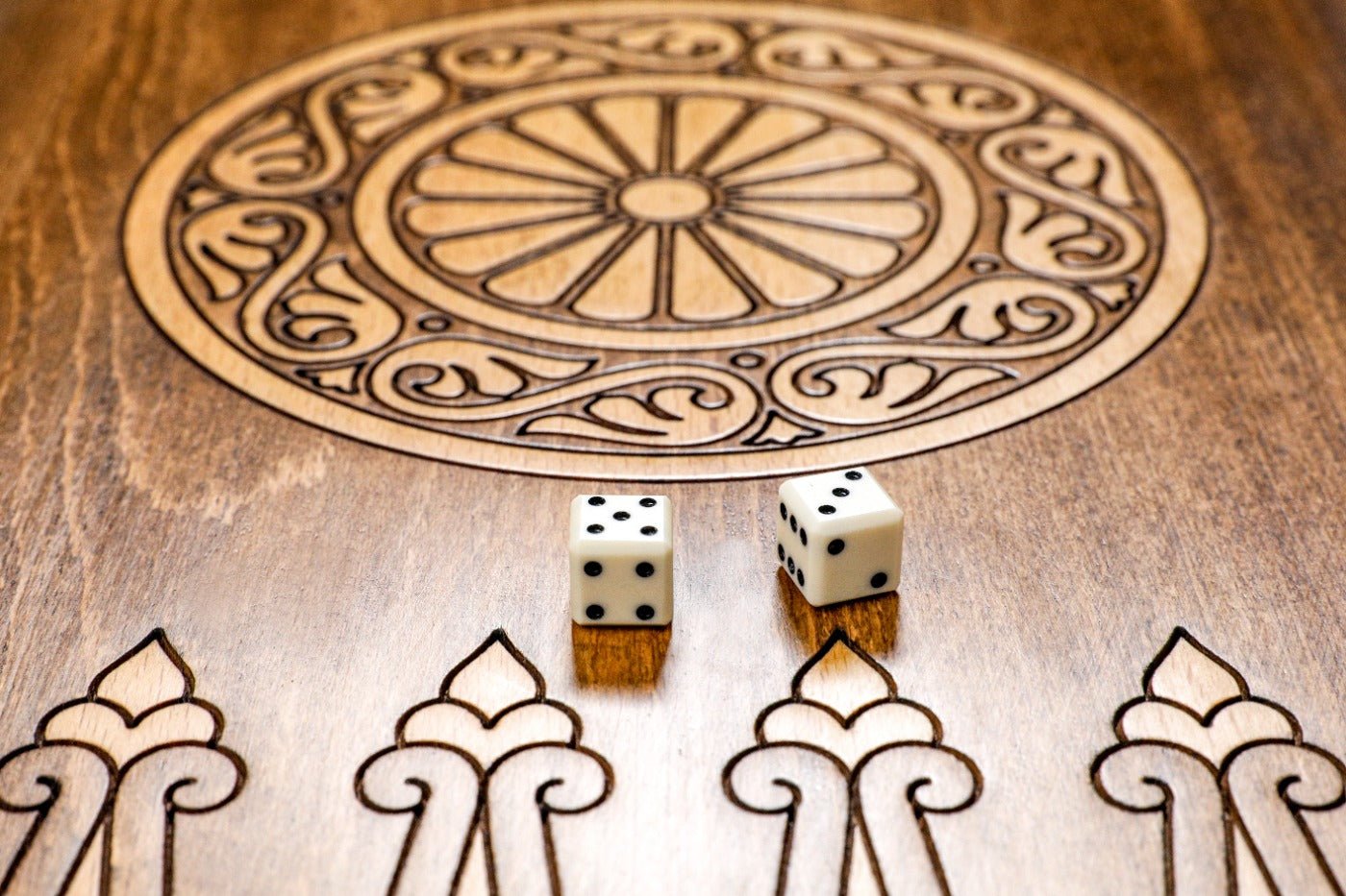 Backgammon Board - Deer Spirit Wooden Design - Unumperfectus