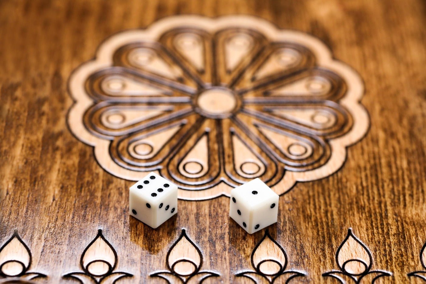 Wooden Backgammon Board Ornamental Motif Classic 23.6" | 60 cm - Unumperfectus