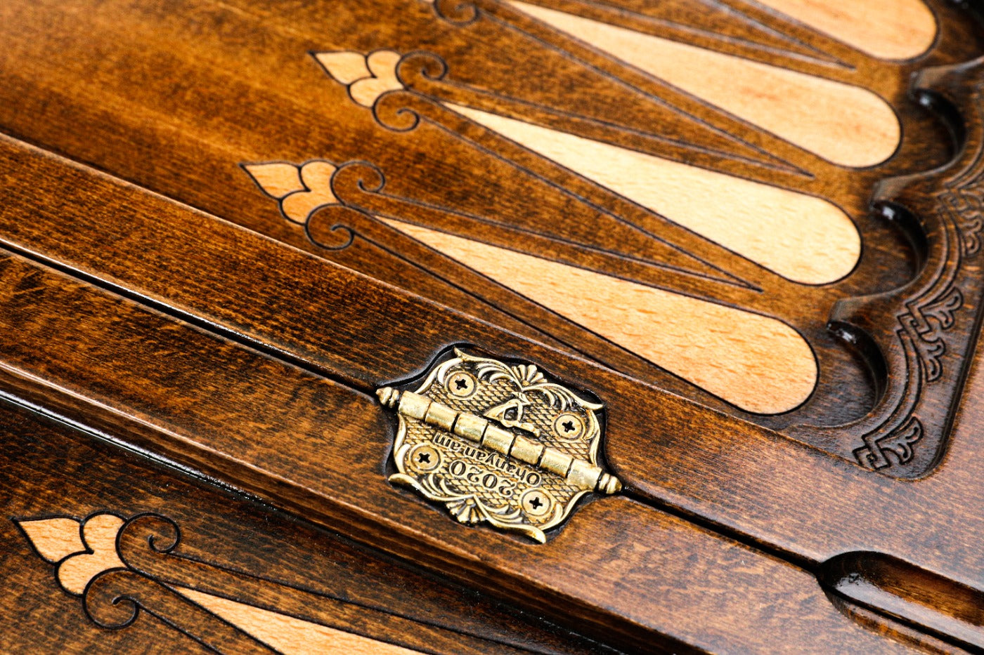 Backgammon Board - Georgia Coat of Arms Wooden Design - Unumperfectus