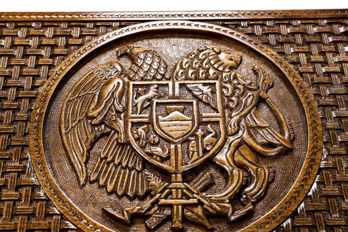 Backgammon Board - Coat of Arms of Armenia Classic Inlay & Braid Motif - Unumperfectus