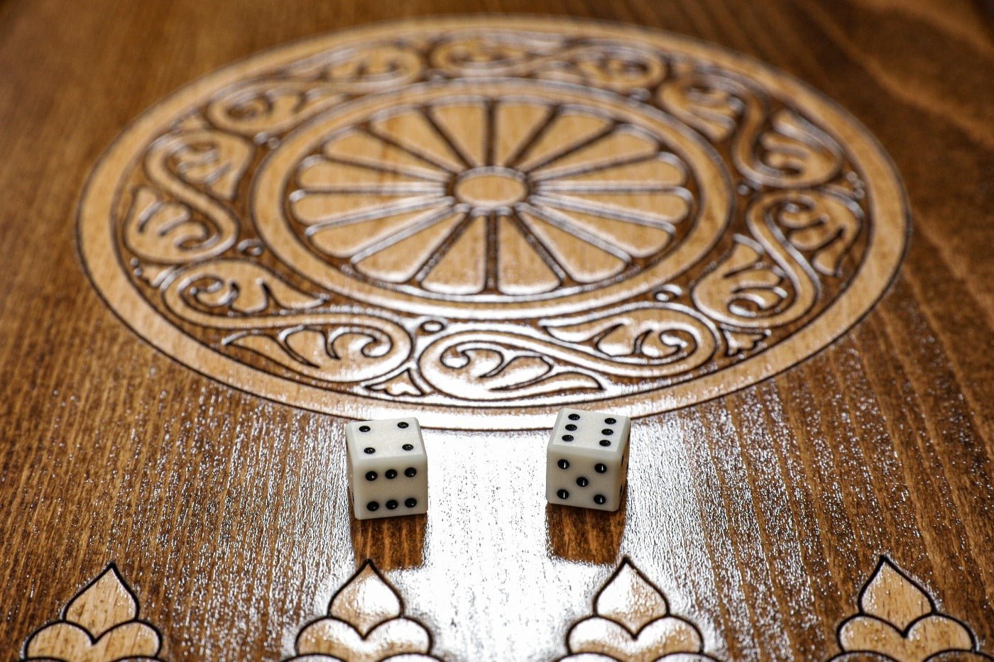Backgammon Board - Ornamental Wooden Classic Edition - Unumperfectus