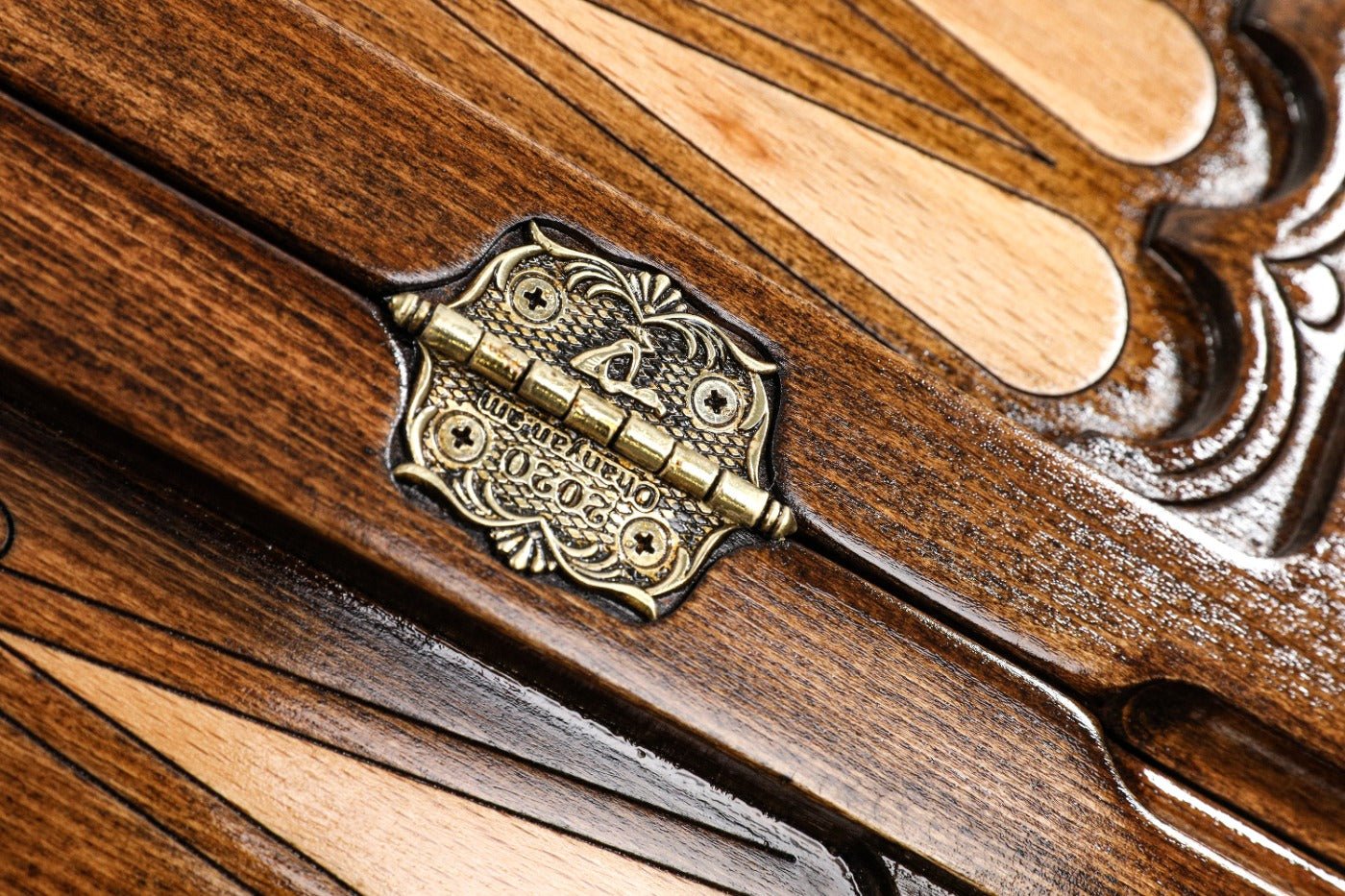 Backgammon Board - Ornamental Wooden Classic Edition - Unumperfectus