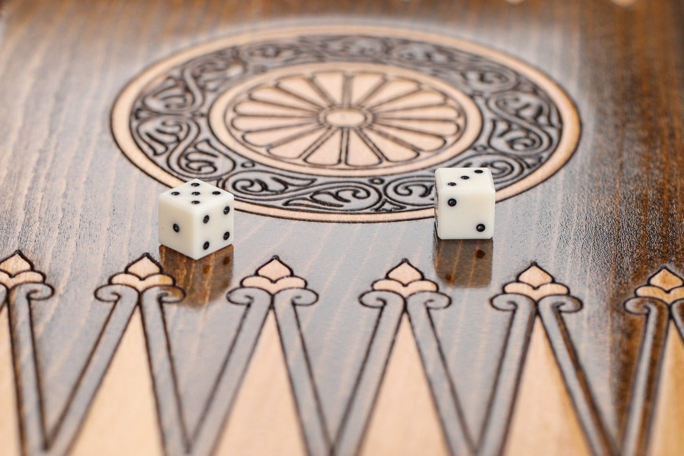 Backgammon Board - Ornamental Heritage - Unumperfectus
