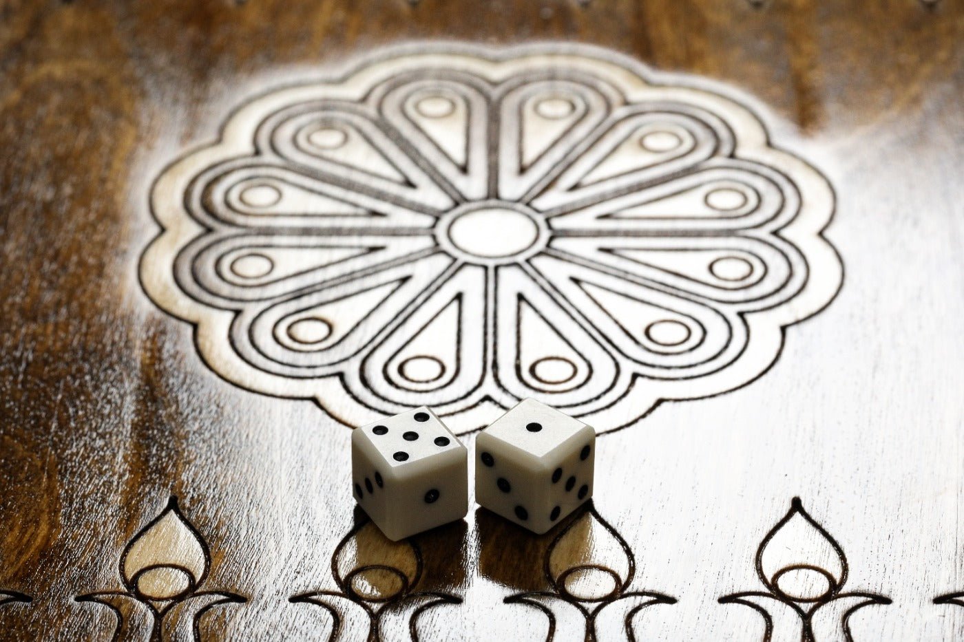 Wooden Backgammon Board Ornamental Motif 15.7" | 40 cm - Unumperfectus