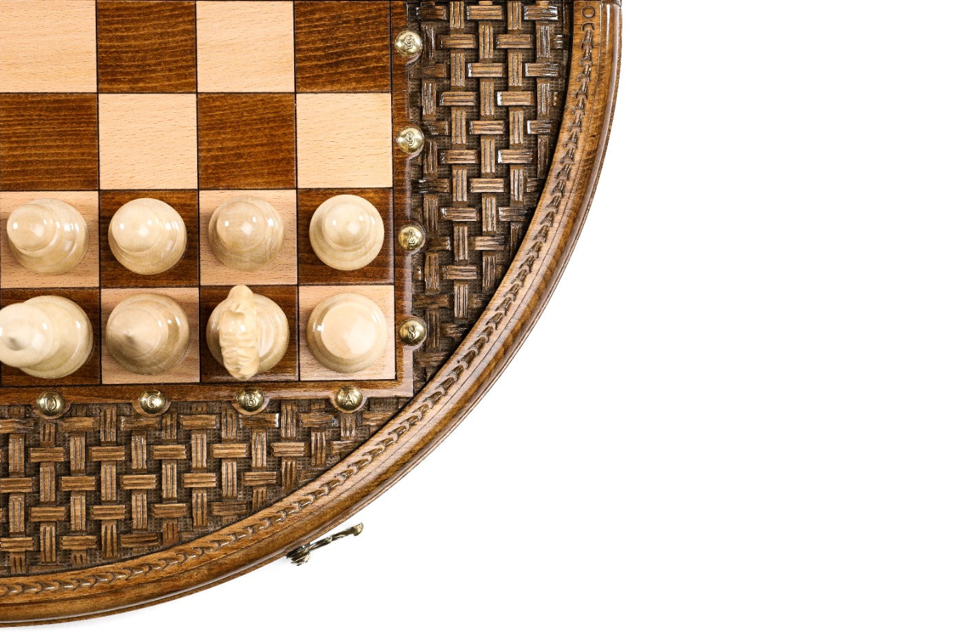 Round Chess Set Carved with Ornamental Pattern and Bronze Details - Unumperfectus