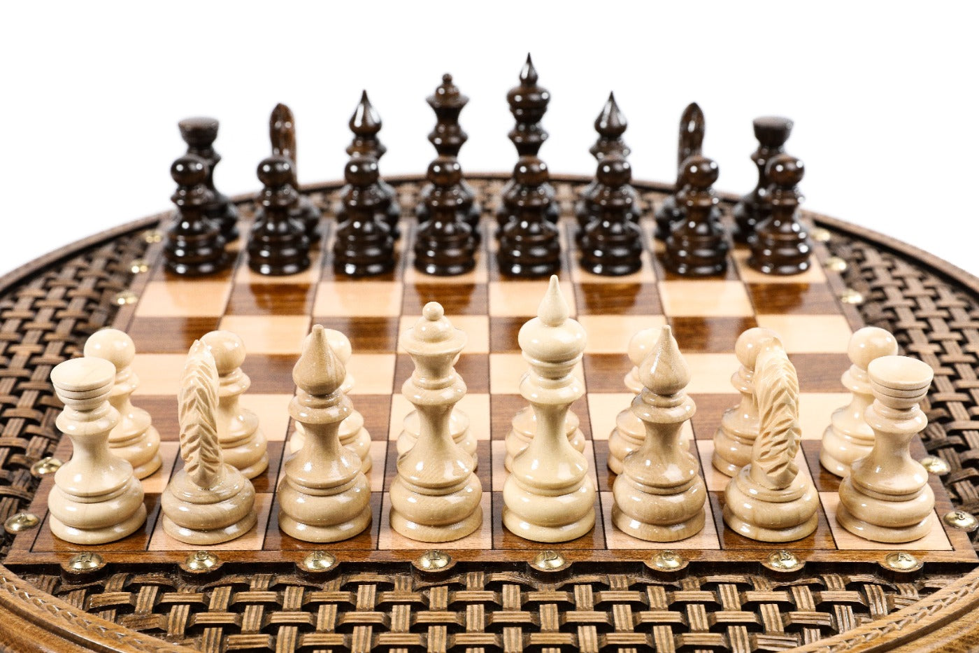 Round Chess Set Carved with Ornamental Pattern and Bronze Details - Unumperfectus