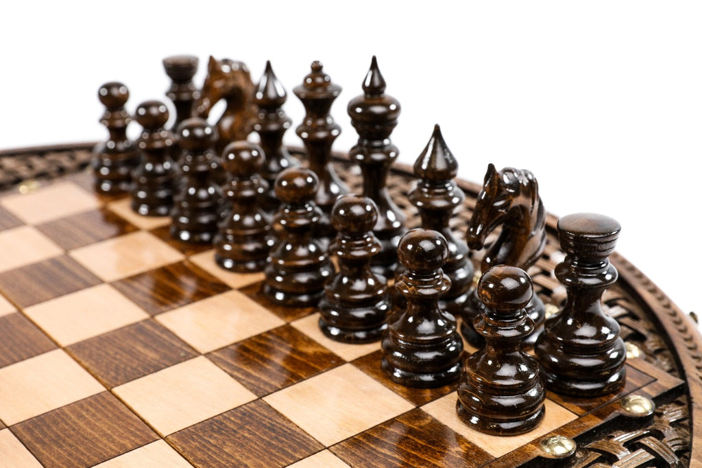 Round Chess Set Carved with Ornamental Pattern and Bronze Details - Unumperfectus
