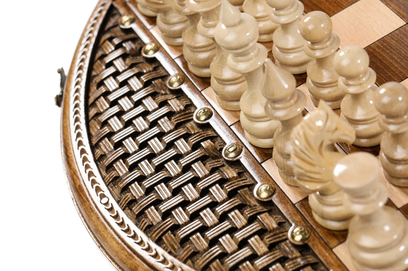 Round Chess Set Carved with Ornamental Pattern and Bronze Details - Unumperfectus