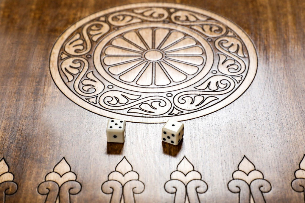 Backgammon Board - Ornamental Bas-Relief Design - Unumperfectus