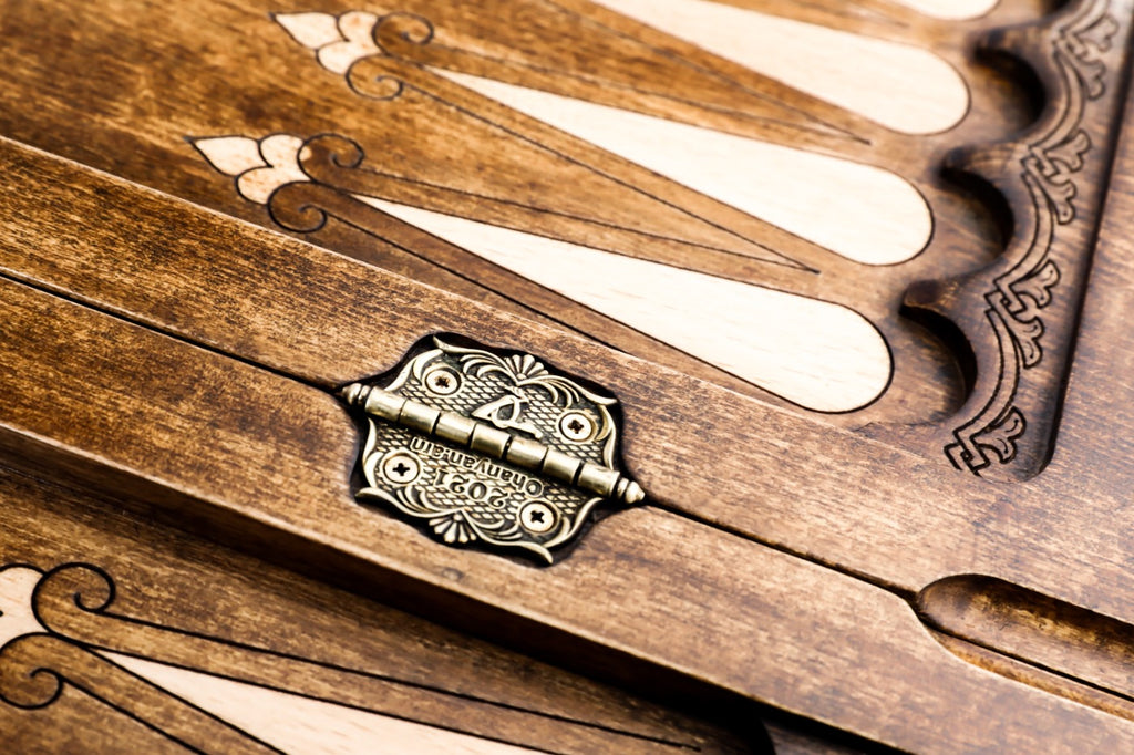 Backgammon Board - Ornamental Bas-Relief Design - Unumperfectus